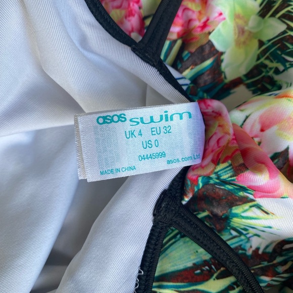 One piece swimsuit. Floral print, cool shoulder detail. ASOS Swim. Size 0. - Picture 4 of 4